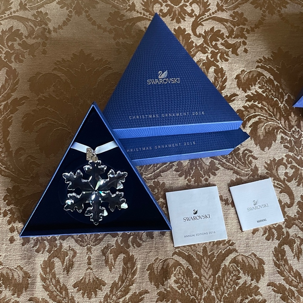 2016 Swarovski Christmas ornament NIB